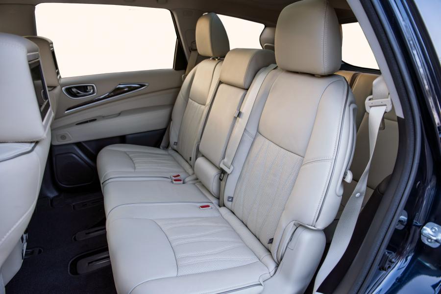 Интерьер Infiniti QX60 3.5 (L50) 2016 года  (фото 23 из 34)